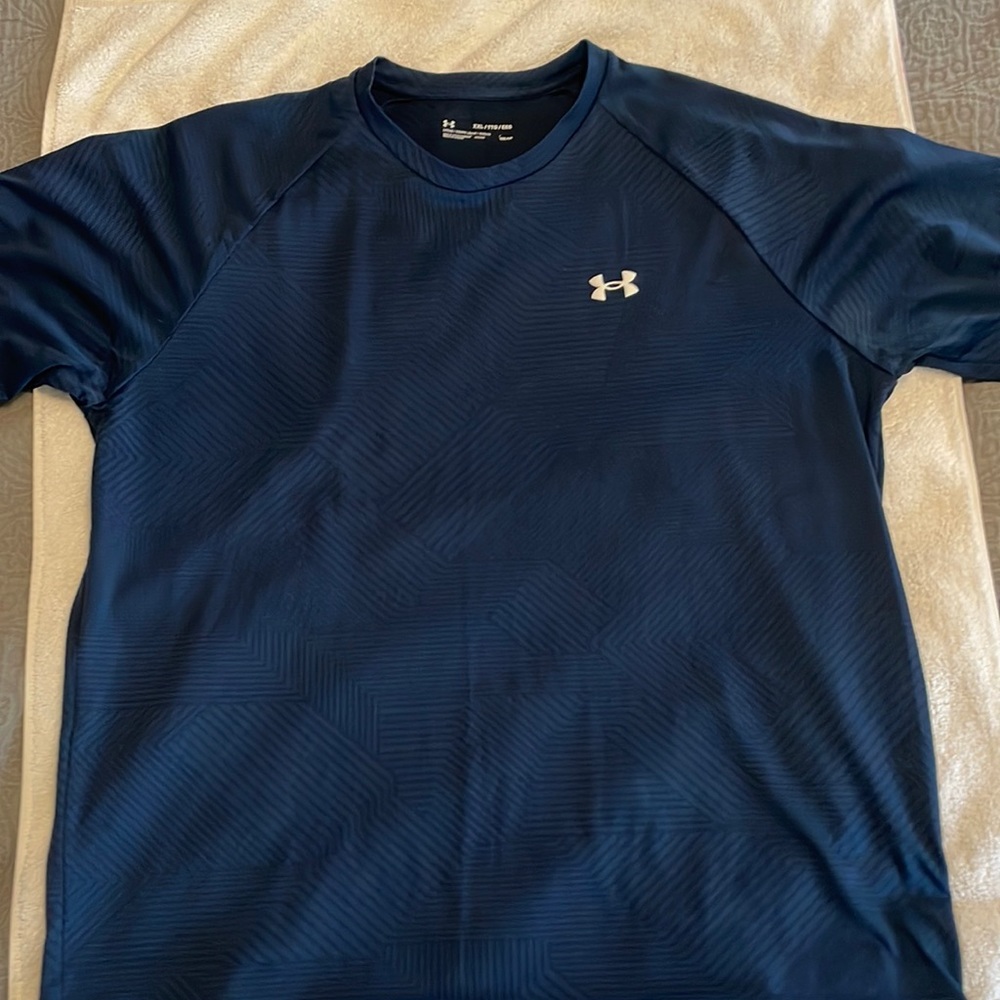 Under Armour Men’s Navy Blue shirt